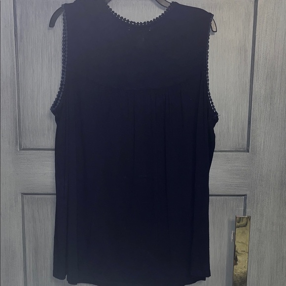 Studio West Midnight Blue Floral Top - Picture 6 of 6